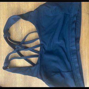 Lululemon size 6 free to be serene bra